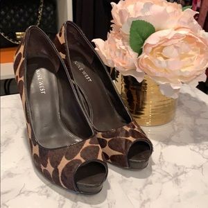 Size 7 Nine West peep toe pumps animal print